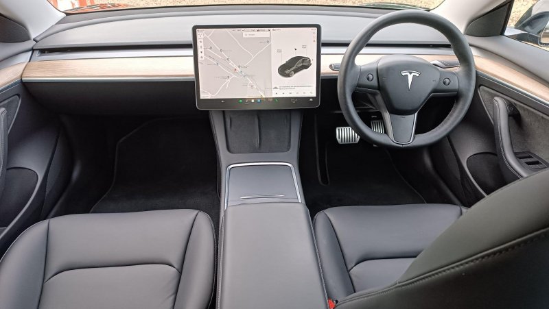 TESLA MODEL 3