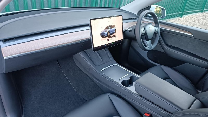 TESLA MODEL Y