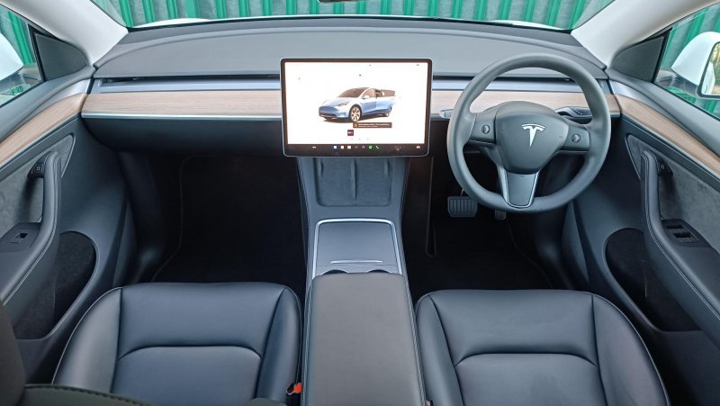 TESLA MODEL Y