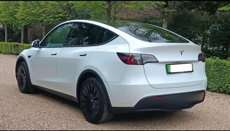 TESLA MODEL Y