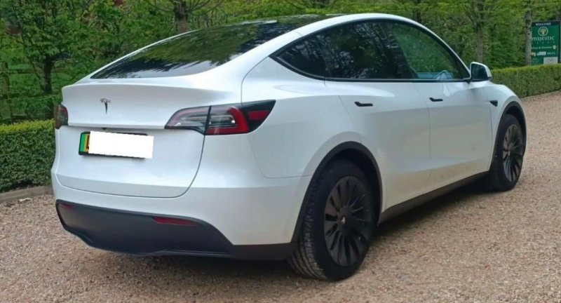 TESLA MODEL Y