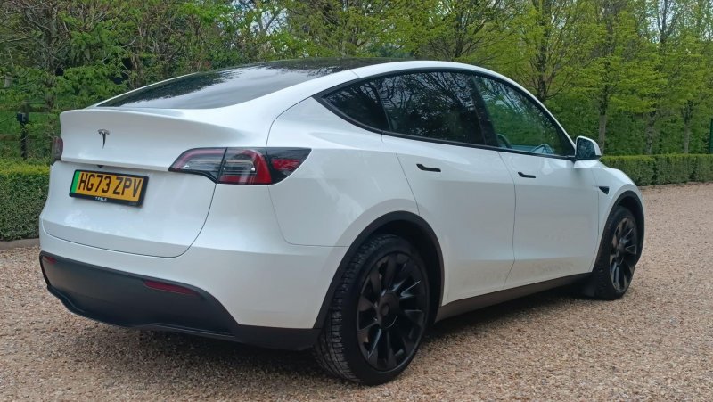 TESLA MODEL Y