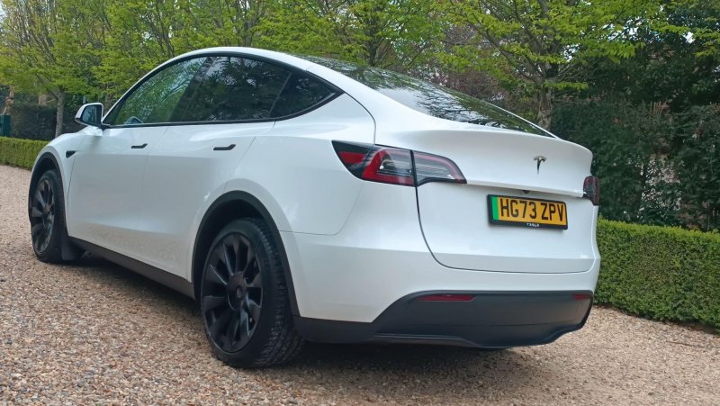 TESLA MODEL Y