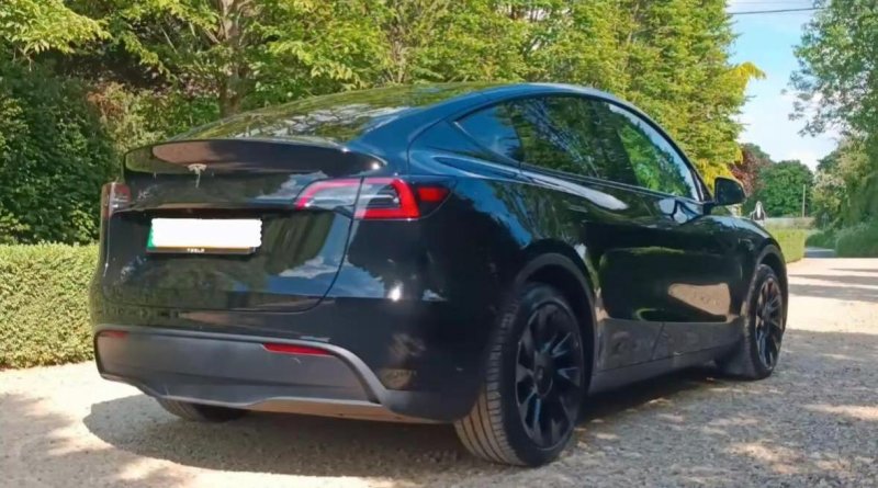 TESLA MODEL Y