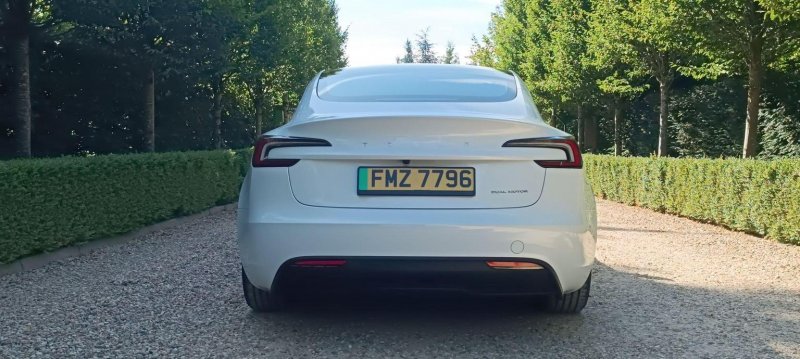 TESLA MODEL 3