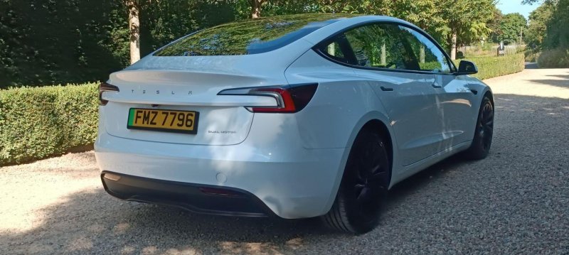 TESLA MODEL 3