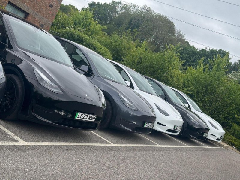 TESLA MODEL 3