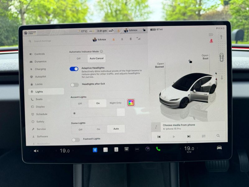TESLA MODEL 3