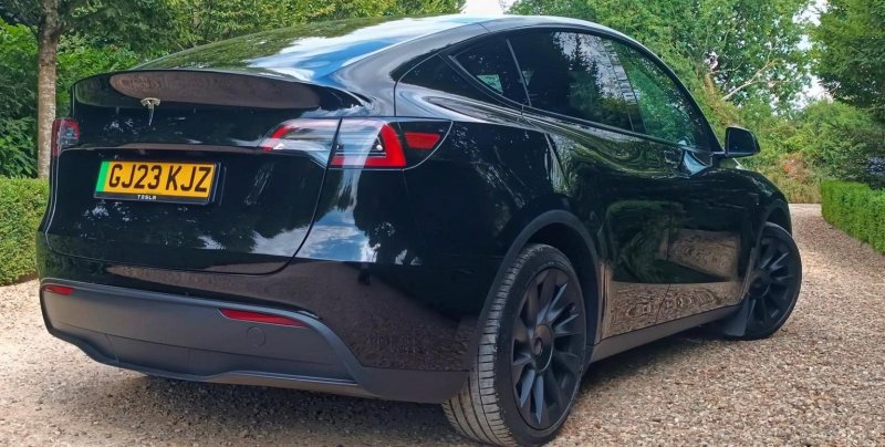 TESLA MODEL Y