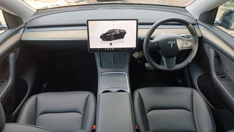 TESLA MODEL Y