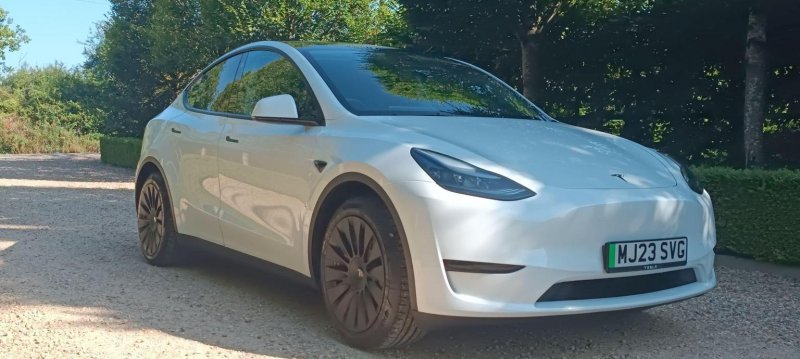 TESLA MODEL Y