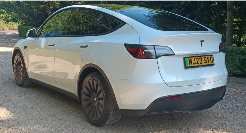 TESLA MODEL Y