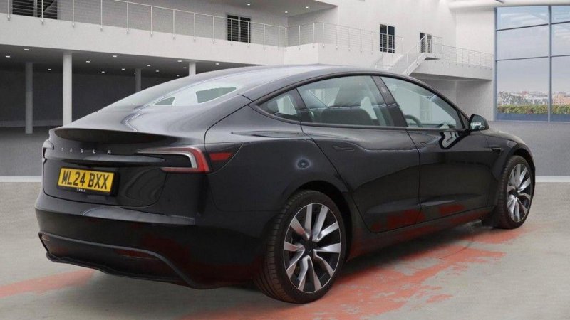 TESLA MODEL 3