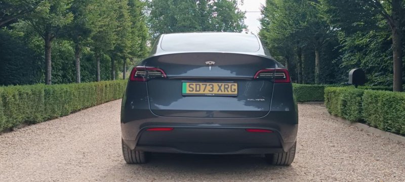 TESLA MODEL Y