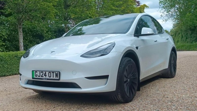 TESLA MODEL Y