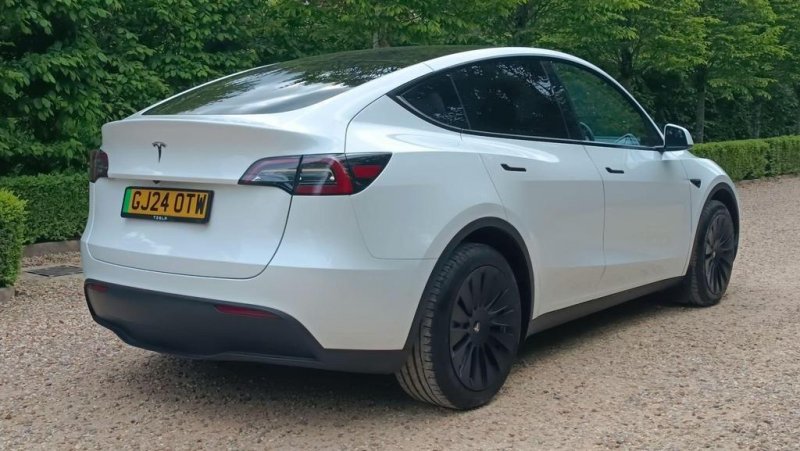 TESLA MODEL Y
