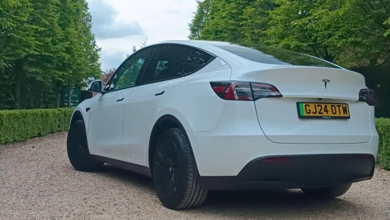TESLA MODEL Y