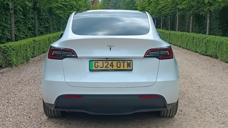 TESLA MODEL Y