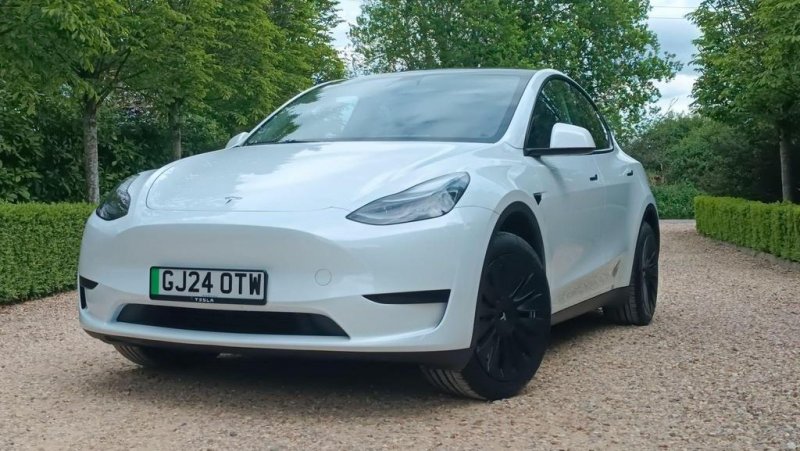 TESLA MODEL Y