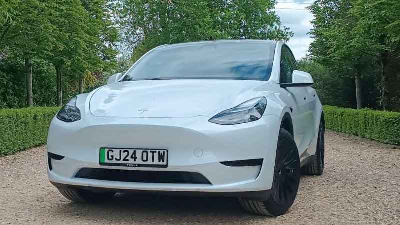 TESLA MODEL Y