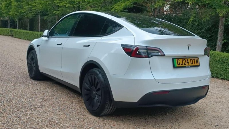 TESLA MODEL Y