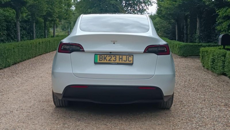 TESLA MODEL Y