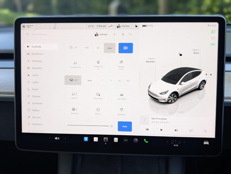 TESLA MODEL Y