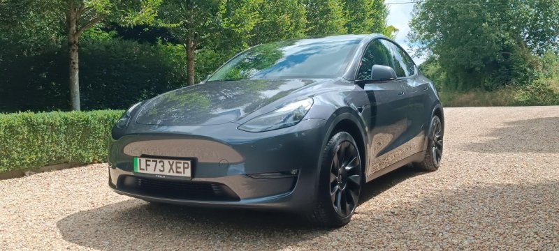 TESLA MODEL Y