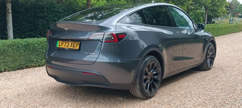 TESLA MODEL Y